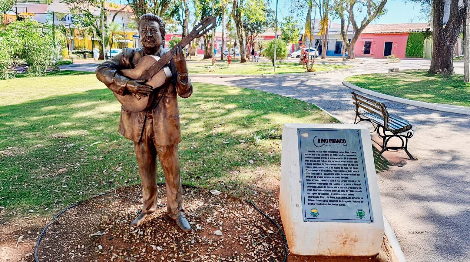 Curiosidade sobre Paranapanema | Conheça o monumento em homenagem ao cantor Dino Franco, ícone da música sertaneja