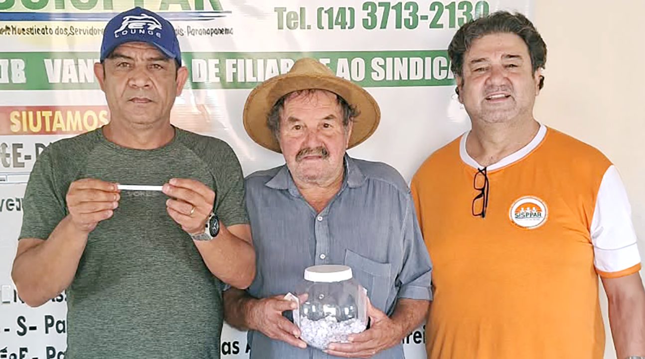 Servidor Celso Pinto Martins é o ganhador do Sorteio do SISPPAR e leva para casa uma Churrasqueira Elétrica
